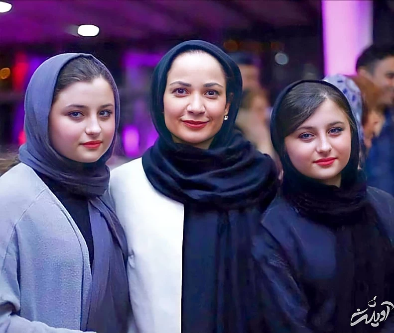 سارا و نیکا در نوجوانی